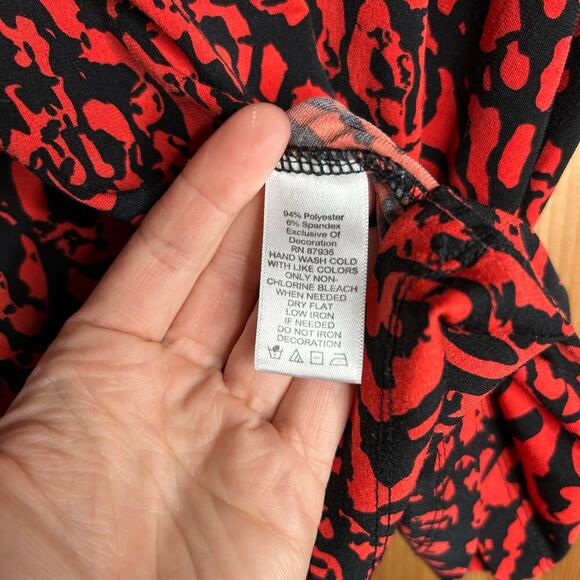 Susan Graver Heart Embroidered Blouse Women’s 1X Black Whimsigoth Liquid Knit - Picture 6 of 7